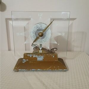 Mastercrafters Model 146 "Starlight" Fantasy Clock MCM era. Does not work.